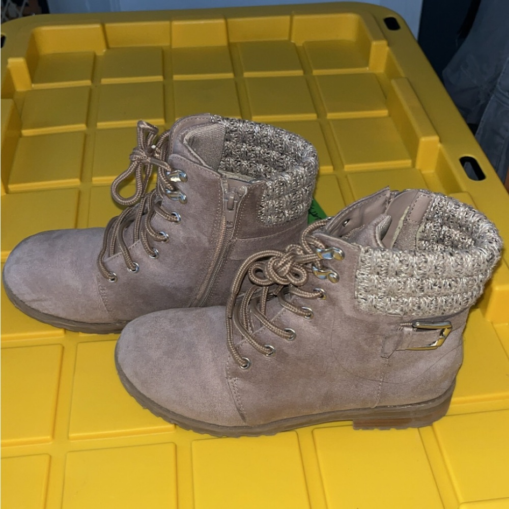 Stylish Tan Ankle Boots with Knit Cuff